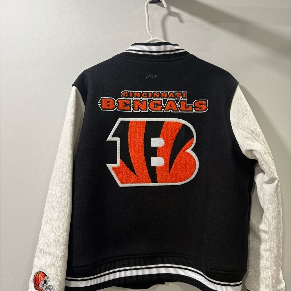 Women’s Wool Varsity Cincinnati Bengals jacket black/white Pro Standard Luxury - Picture 2 of 9